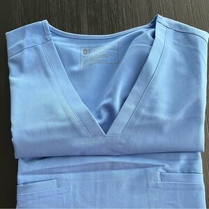 figs casma scrub top - ceil blue